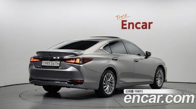 Lexus ES 2021 — photo 2