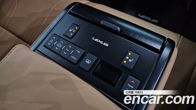 Lexus ES 2021 — photo 18