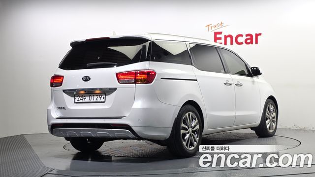 Kia Canival 2017 — photo 2