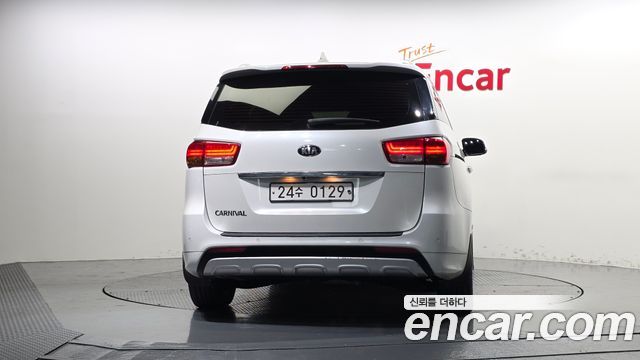 Kia Canival 2017 — photo 4