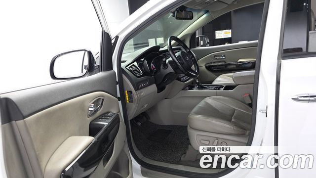 Kia Canival 2017 — photo 10