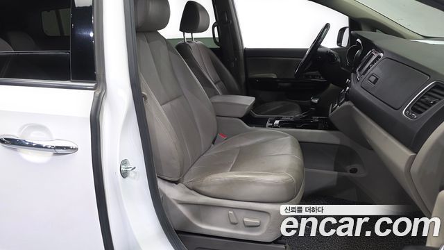 Kia Canival 2017 — photo 11