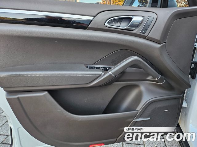 Porsche Cayenne 2015 — photo 13