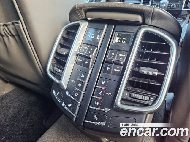 Porsche Cayenne 2015 — photo 16