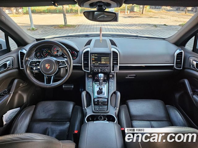 Porsche Cayenne 2015 — photo 18
