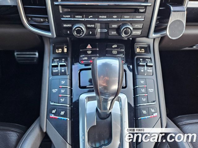 Porsche Cayenne 2015 — photo 19