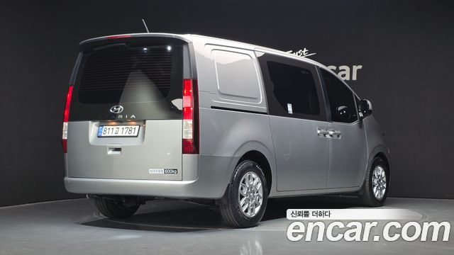 Hyundai Staria 2022 — photo 2