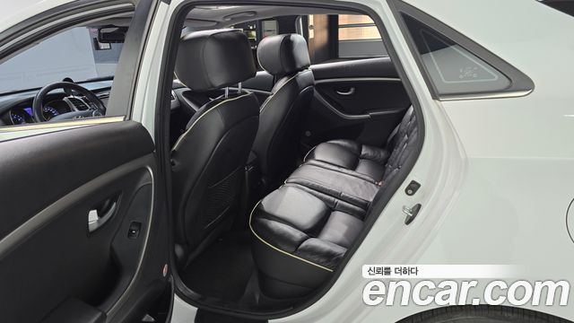 Hyundai i30 2016 — photo 17