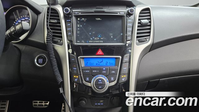 Hyundai i30 2016 — photo 18