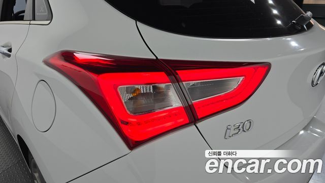Hyundai i30 2016 — photo 9