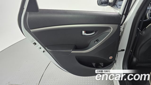 Hyundai i30 2016 — photo 15