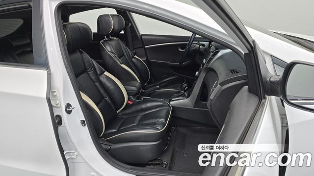 Hyundai i30 2016 — photo 16