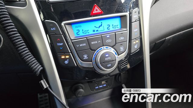 Hyundai i30 2016 — photo 28