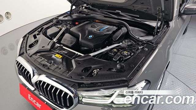 BMW 5-Series 2021 — photo 6