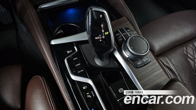 BMW 5-Series 2021 — photo 9