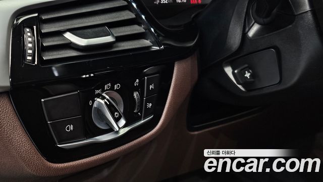 BMW 5-Series 2021 — photo 12