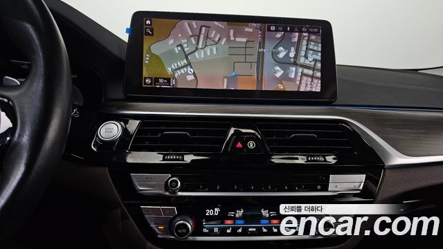 BMW 5-Series 2021 — photo 14