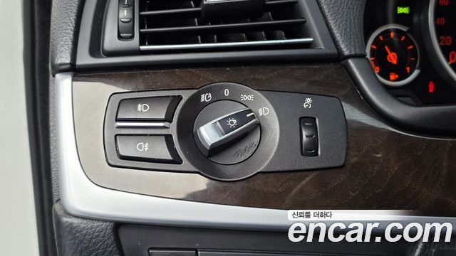 BMW 5-Series 2013 — photo 19