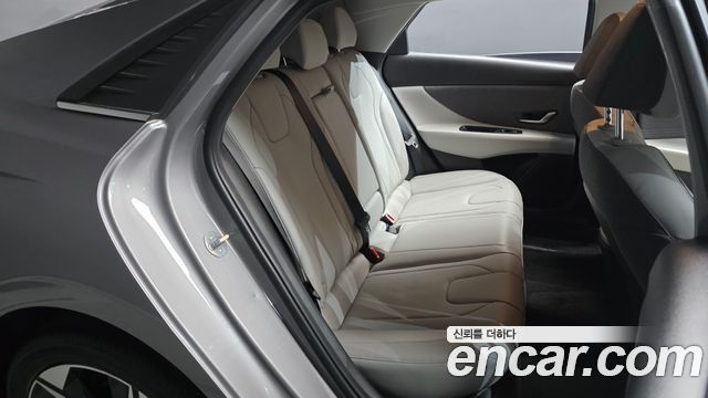 Hyundai AVANTE 2022 — photo 17