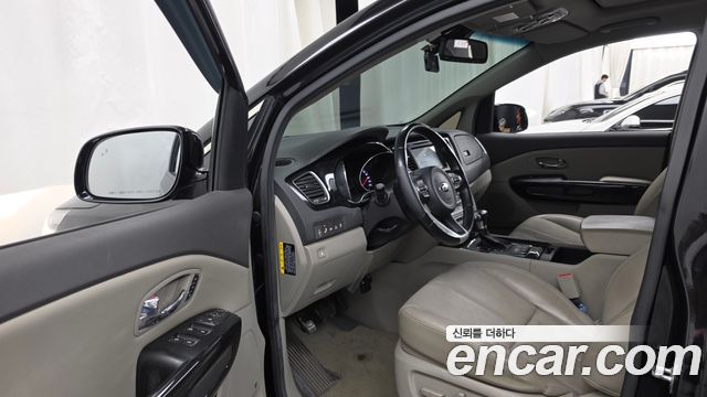 Kia Canival 2018 — photo 13