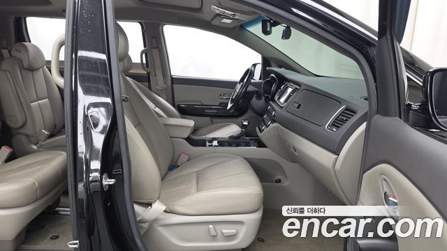 Kia Canival 2018 — photo 17