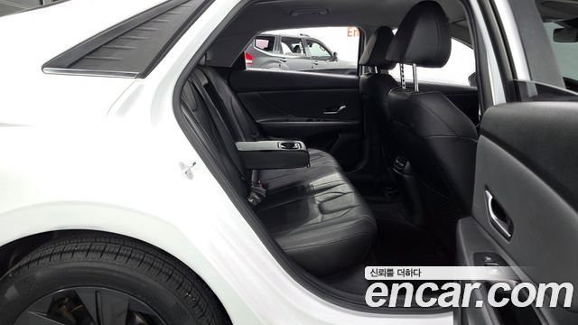 Hyundai AVANTE 2021 — photo 17