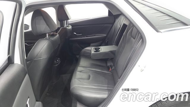 Hyundai AVANTE 2021 — photo 18