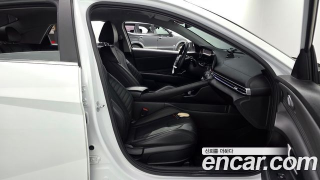 Hyundai AVANTE 2021 — photo 16