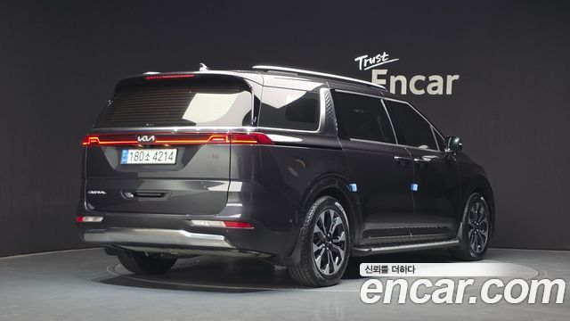 Kia Canival 2022 — photo 2