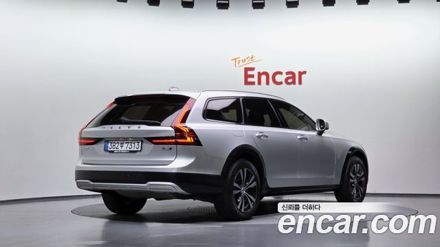 Volvo V90 2021 — photo 2