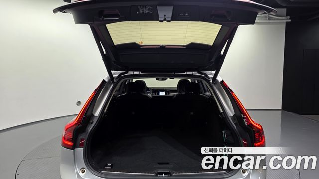Volvo V90 2021 — photo 26