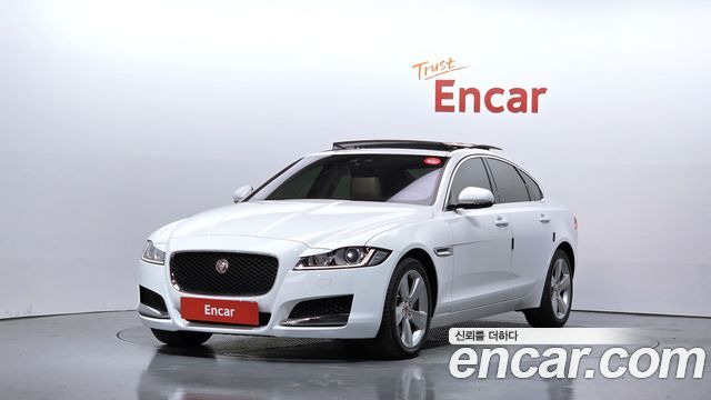 Jaguar XF 2018 — photo 1