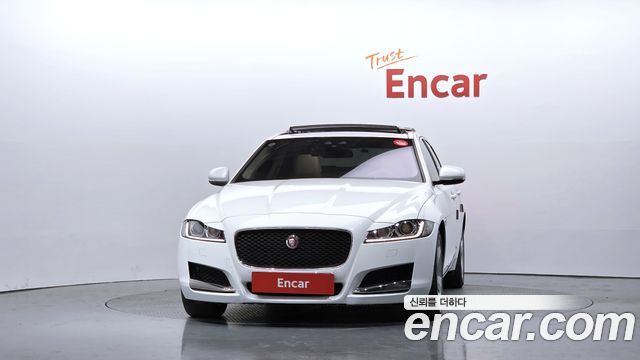 Jaguar XF 2018 — photo 3