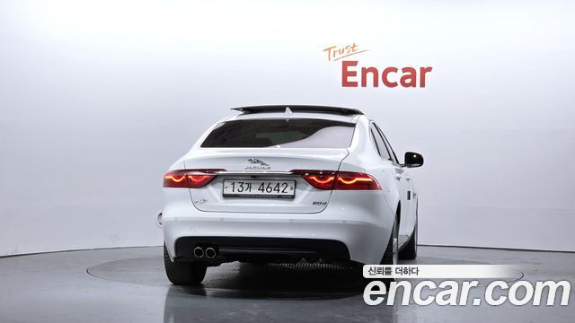 Jaguar XF 2018 — photo 4
