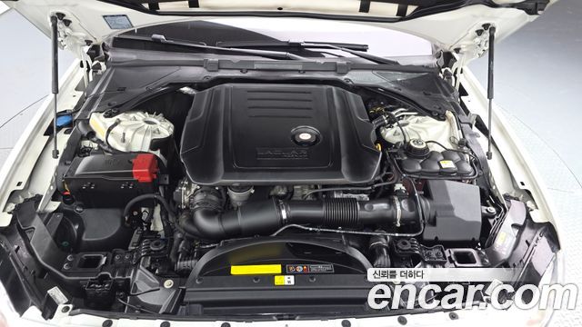 Jaguar XF 2018 — photo 6