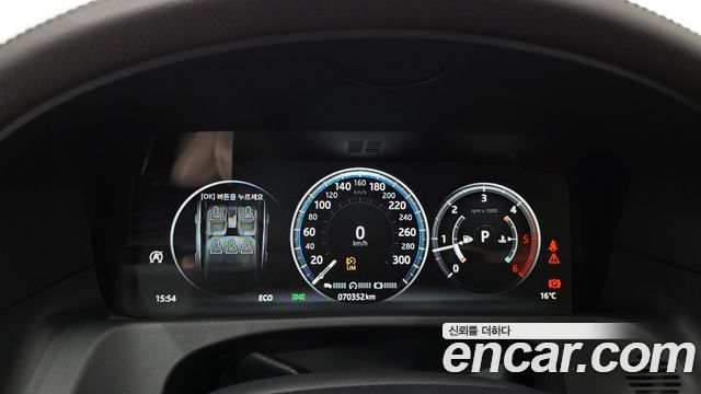Jaguar XF 2018 — photo 11