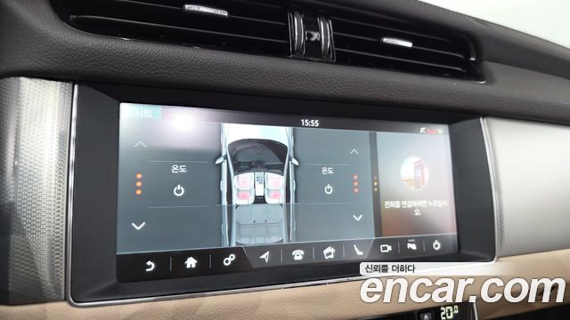 Jaguar XF 2018 — photo 20