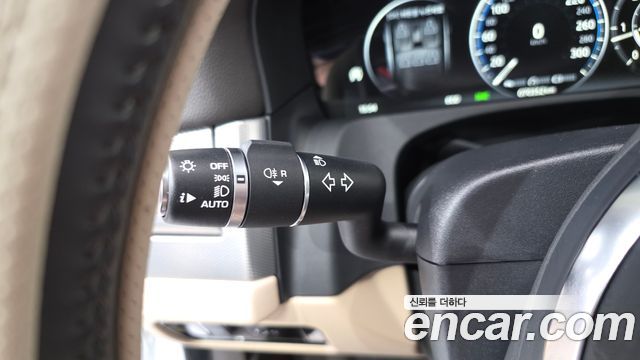 Jaguar XF 2018 — photo 27