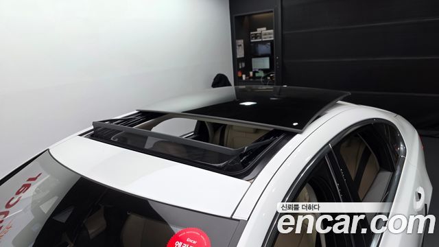 Jaguar XF 2018 — photo 29