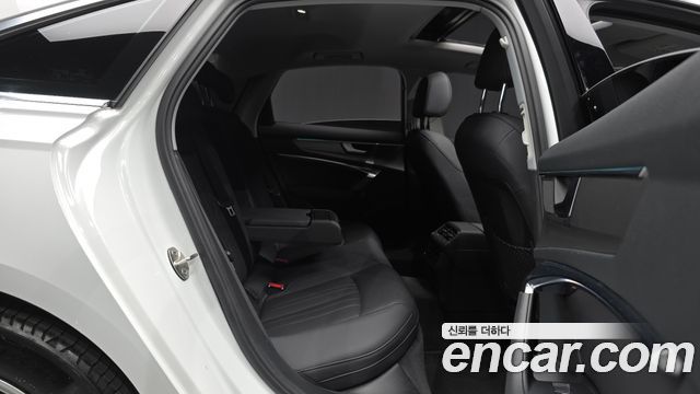 Audi A6 2021 — photo 18