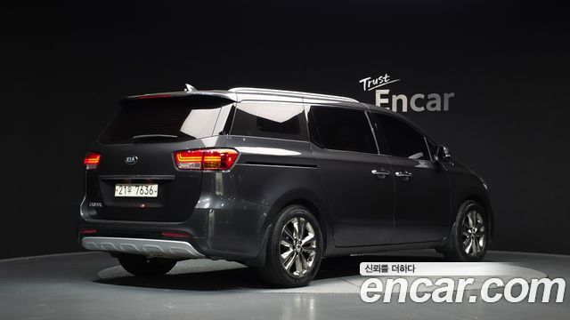 Kia Canival 2018 — photo 2