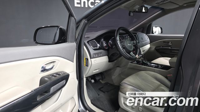 Kia Canival 2018 — photo 10