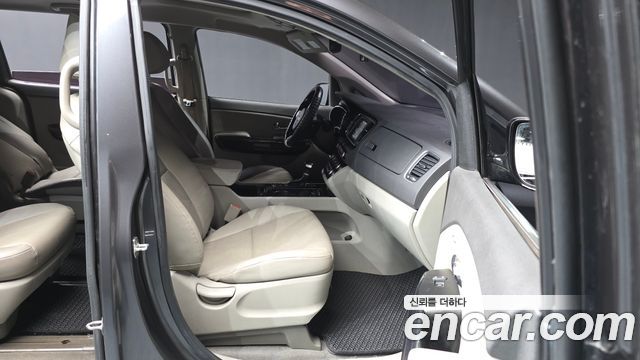Kia Canival 2018 — photo 11