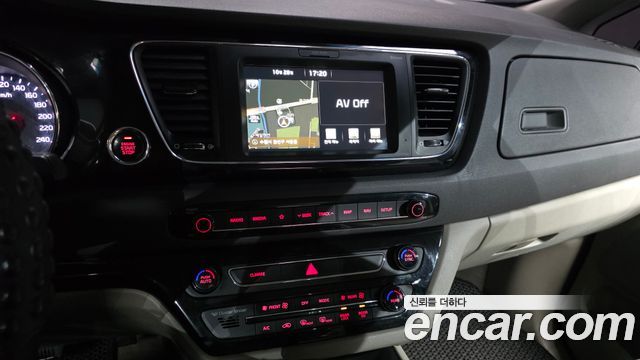 Kia Canival 2018 — photo 14