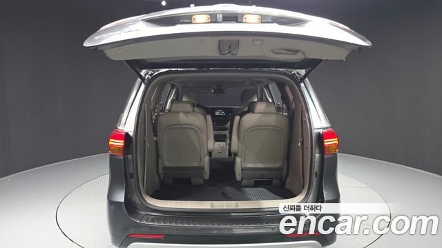 Kia Canival 2018 — photo 20