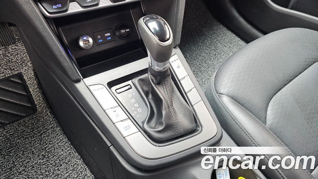 Hyundai AVANTE 2019 — photo 12