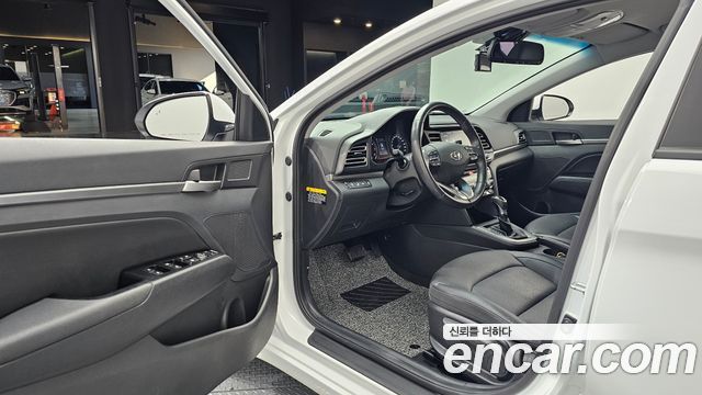 Hyundai AVANTE 2019 — photo 13