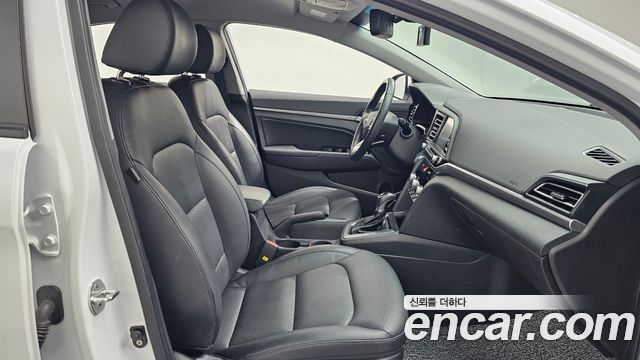 Hyundai AVANTE 2019 — photo 17