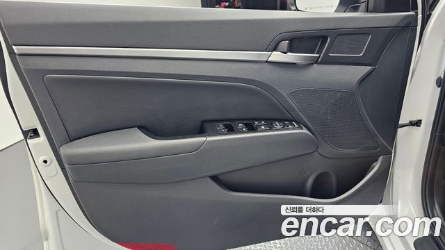 Hyundai AVANTE 2019 — photo 14