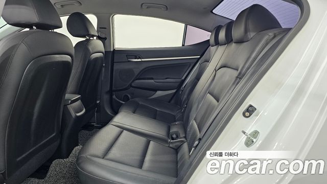 Hyundai AVANTE 2019 — photo 16